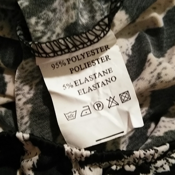 😻 4/$25 Ruffled Front Animal Print Waist Length Blouse NWT - Picture 5 of 8